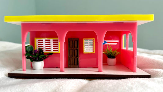 La Casita de La Residencia Benito, minature pink house with lights, Choli memorabilia