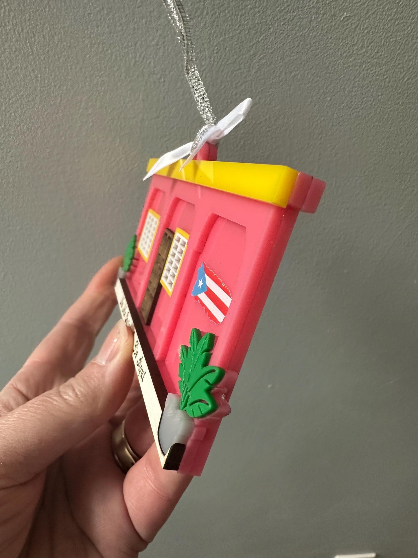 Casita de la Residencia de Choli, Benito Christmas ornament acrylic pink house